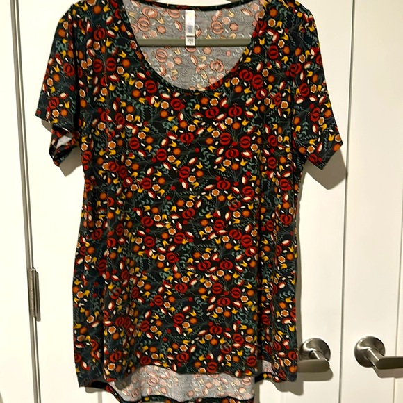 Women’s Fall printed top/tee Slight high-low hem Sz XL - Picture 1 of 1